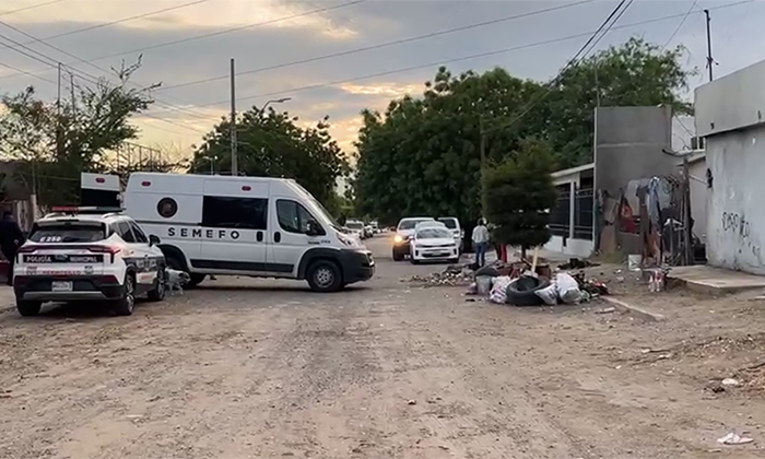 Asesinan a balazos a hombre en su casa en la colonia Cuatro Olivos