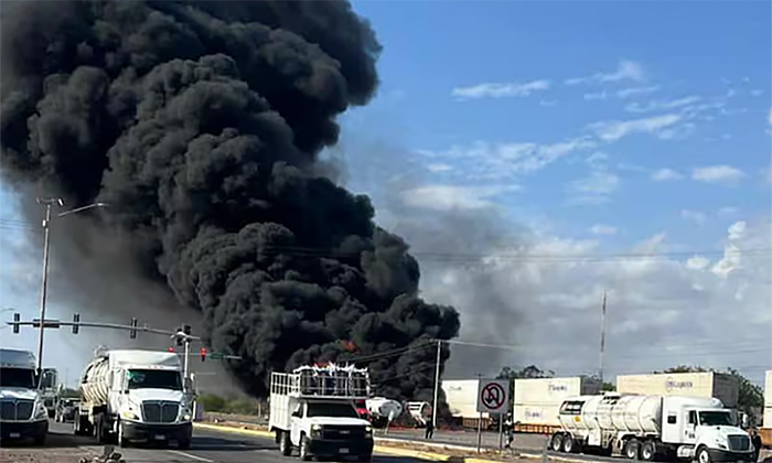 Choca pipa de Pemex contra tren y explota en Ciudad Obregón