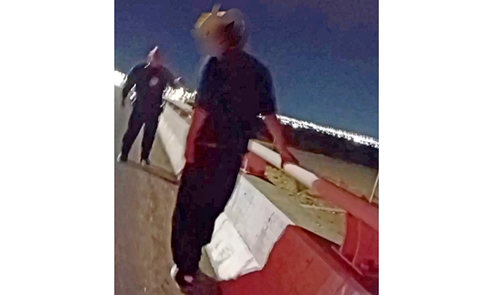 Impiden policías suicidio de adolescente por decepción amorosa