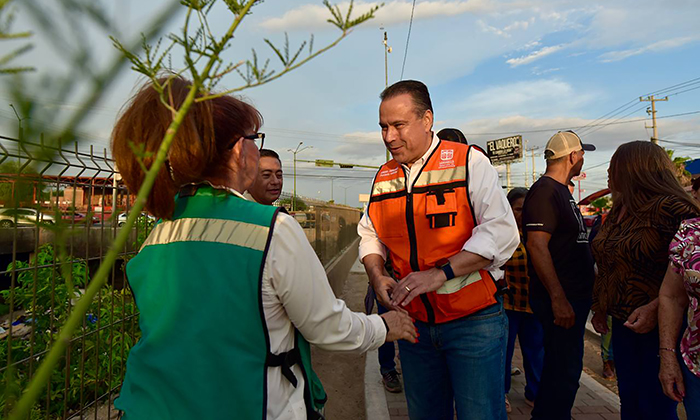 Verifica Toño Astiazarán parque lineal en el bulevar Lázaro Cárdenas