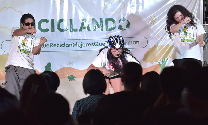 Presentan función de teatro “De la Bici al Escenario”