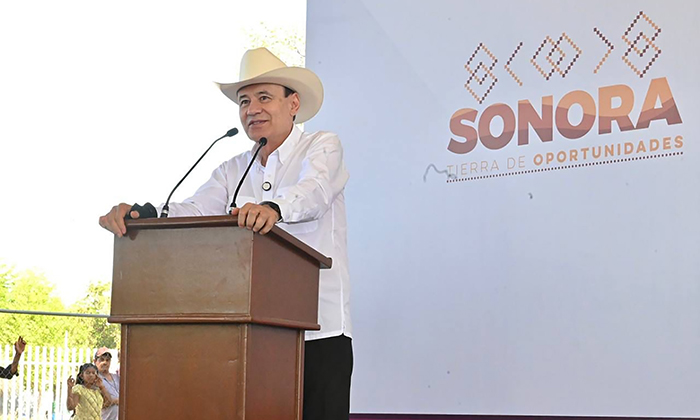 Entrega tarjetas a familias vulnerables en el sur del estado