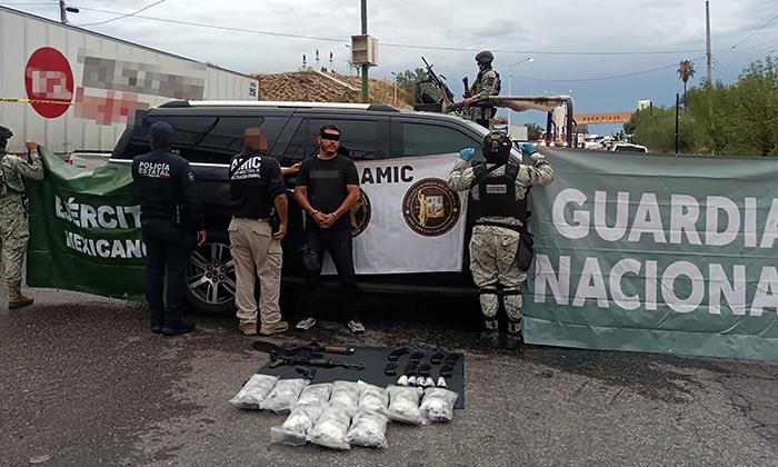 Capturan a sujeto con armas y droga en Santa Ana