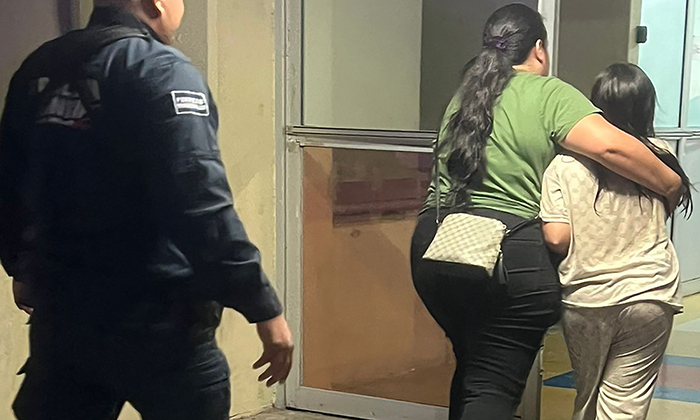 Auxilian policías a niña y niño enfermos; Los trasladaron a ser atendidos