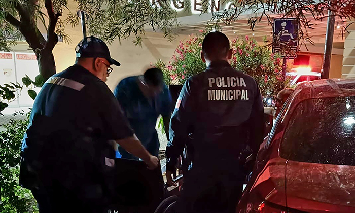 Brindan auxilio a automovilista enfermo en la colonia Palo Verde