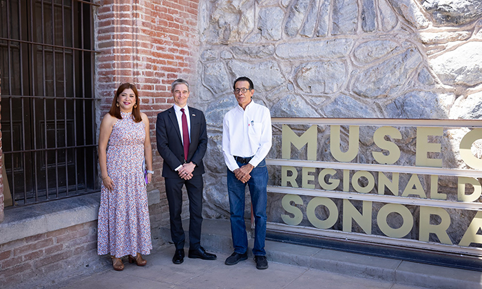 Visita cónsul de EU el Museo Regional durante este viernes