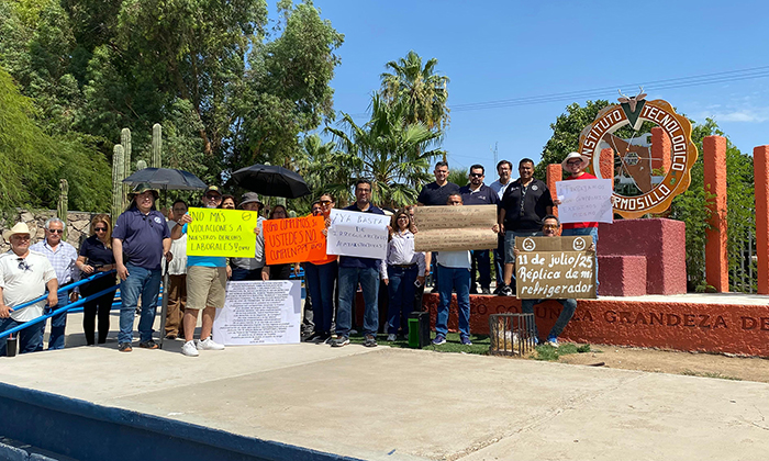 Trabajadores del ITH exigen pago de prestaciones; Se manifiestan en el exterior del plantel