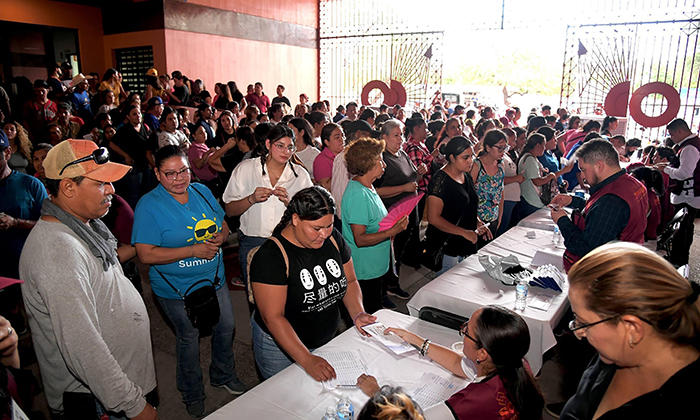 Entregan apoyos a mil 222 familias vulnerables; Autoridades estatales