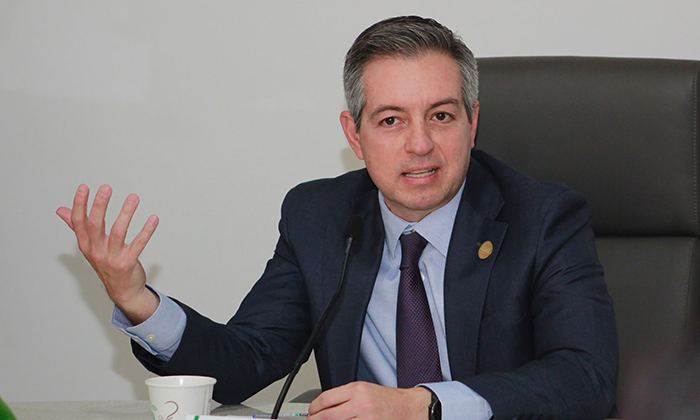 Está Omar del Valle enfocado en labor legislativa