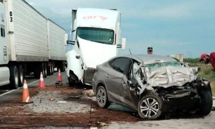 Fallece mujer al chocar con tractocamión al norte de Vícam