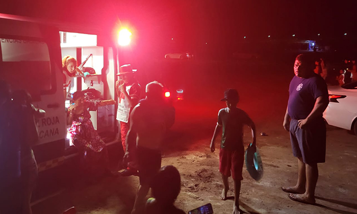 Rescatan a niña de ahogarse en la playa Algodones