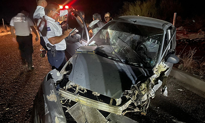 Resultan tres personas lesionadas en fuerte colisión