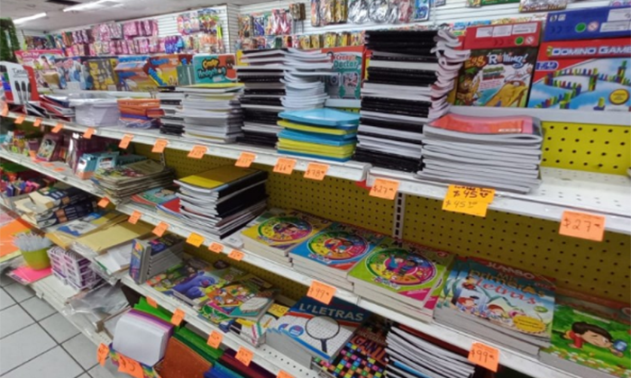 Cae venta de útiles escolares