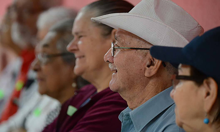 Invitan a celebrar Día de Adultos Mayores con Los Apson; El Sistema DIF Hermosillo