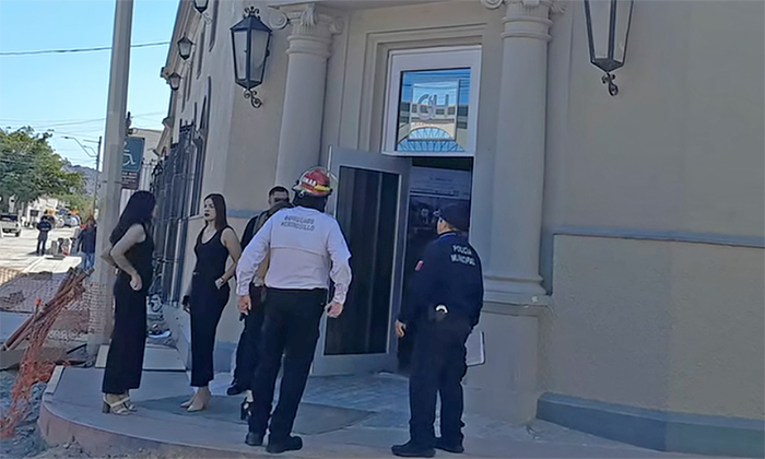 Evacuan a personal de empresa editorial por conato de incendio