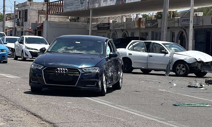 Protagonizan fuerte colisión en la colonia San Benito