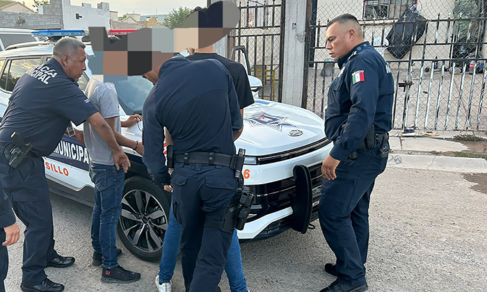 Someten a dos sujetos armados y en moto robada en la colonia Jacinto López
