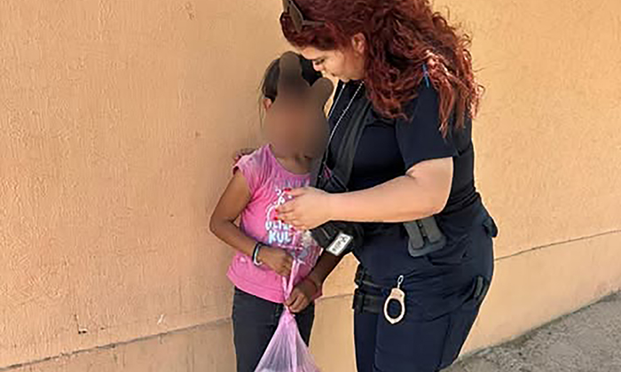 Hallan a niña deambulando y con hambre en el fraccionamiento Puerta del Rey