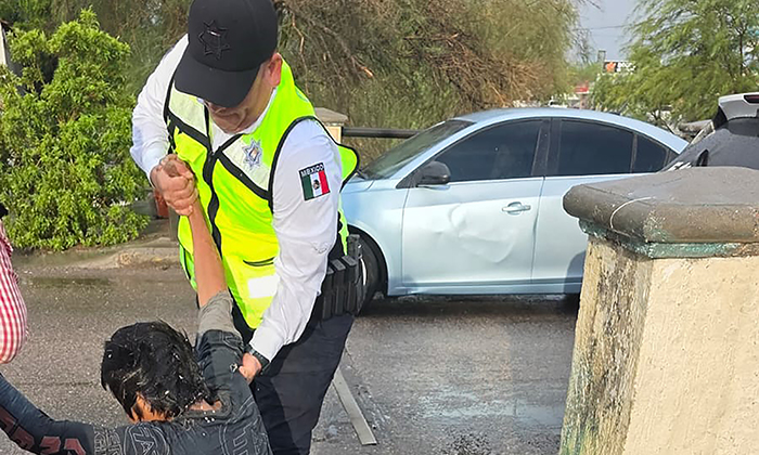 Rescatan a hombre arrastrado por caudal de arroyo en el Cuarto Bordo