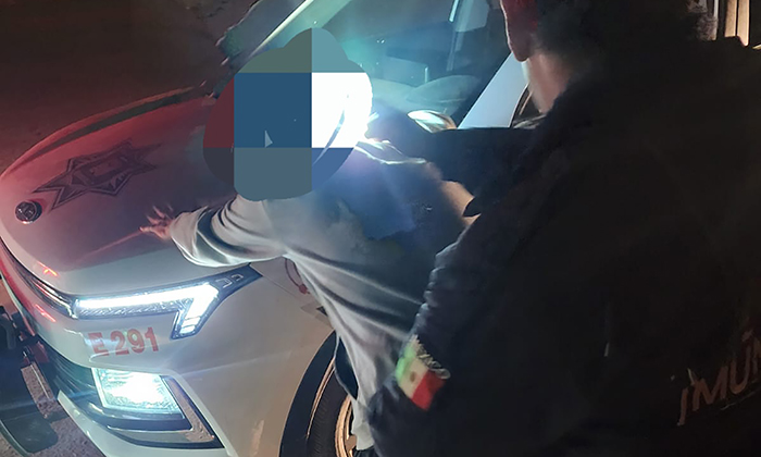 Amenaza de muerte a su mamá y lo arrestan en el fraccionamiento Oasis Solera