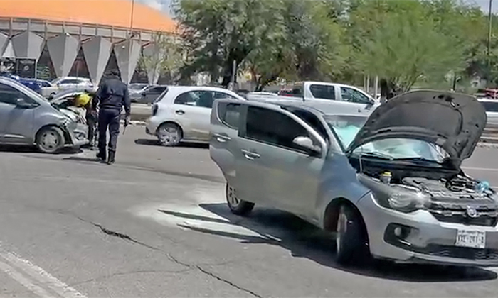 Resulta mujer herida en choque en el cruce del bulevar Rodríguez y Nayarit
