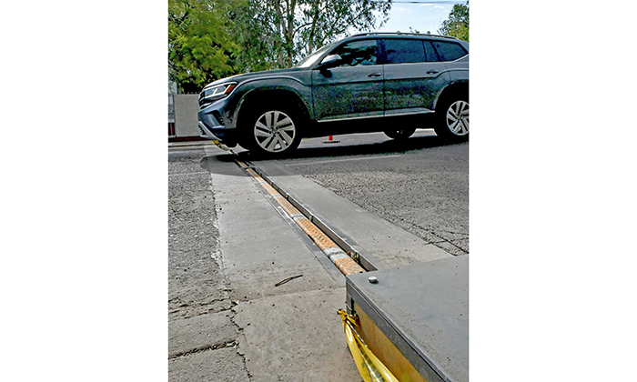 Colocan “topes inteligentes” en transitada calle