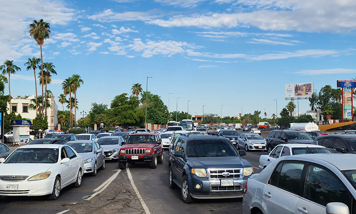Causan caos vial con regreso a clases en la Unison