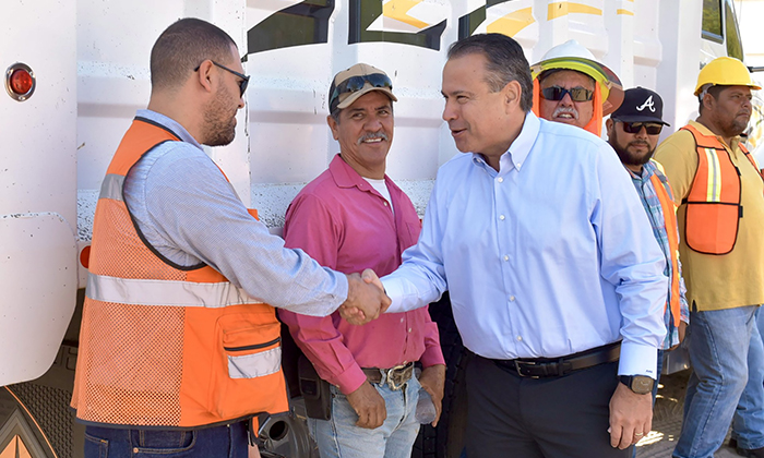 Inicia construcción de casas económicas con paneles solares; Da Toño Astiazarán banderazo