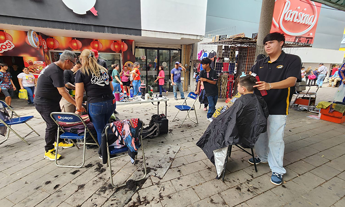 Realizan jornada gratuita de corte de cabello en andador del Centro