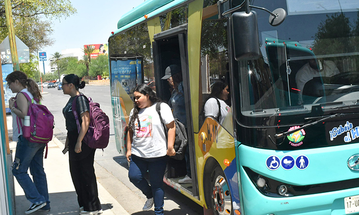 Destacan estudiantes universitarios bondades del H Bus; Resaltan seguridad y rapidez del transporte eléctrico