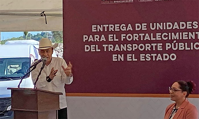 Entrega gobernador unidades de transporte