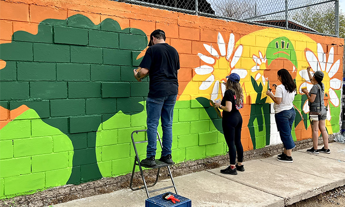 Realizan mural colectivo en el Centro de Economía Circular a fin de crear conciencia ambiental