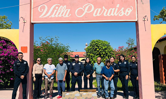 Conviven policías estatales con adultos mayores en Villa Paraíso