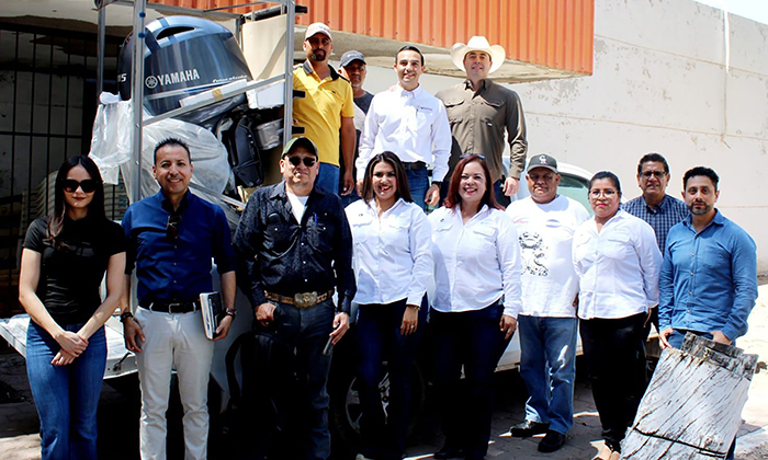 Entregan primer motor del programa Cosechando Soberanía; Personal de Conapesca
