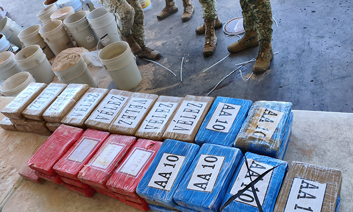 Aseguran militares cocaína y metanfetamina en retén de Querobabi