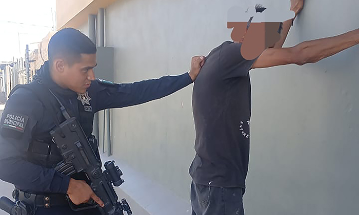 Sorprenden a ocho personas con armas prohibidas en distintas colonias