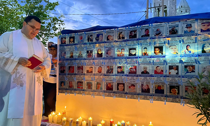 Develan memorial del desaparecido en Guaymas