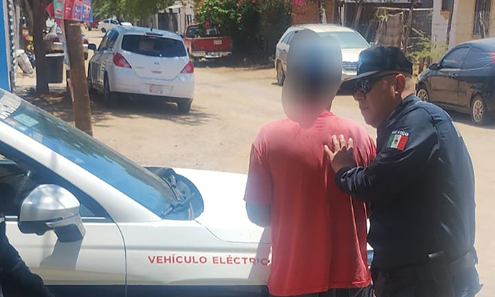 Someten a dos con porciones de droga en distintas colonias