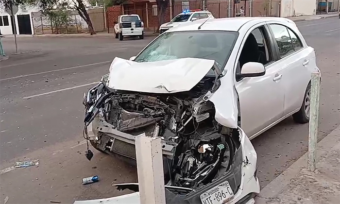 Resulta herido en fuerte choque en la colonia Olivares