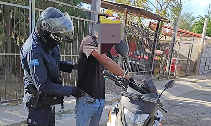 Sorprenden a individuo en moto robada en la colonia Costa del Sol