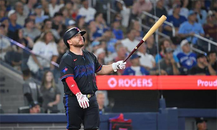 Alejandro Kirk lidera remontada de Toronto
