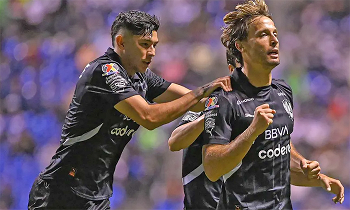Vence Rayados a Puebla a domicilio; Se consolida en el liderato