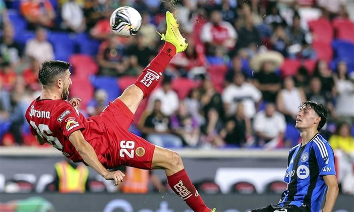 Con golazo de Paulinho Diablos respira