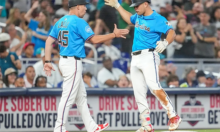 “Barre” Marlines a Yanquis al vencerlos por 7-3 por primera ocasión en su historia