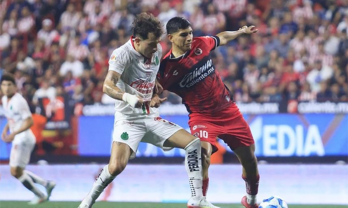 Logra Chivas valioso empate ante Xolos tras igualar a tres goles