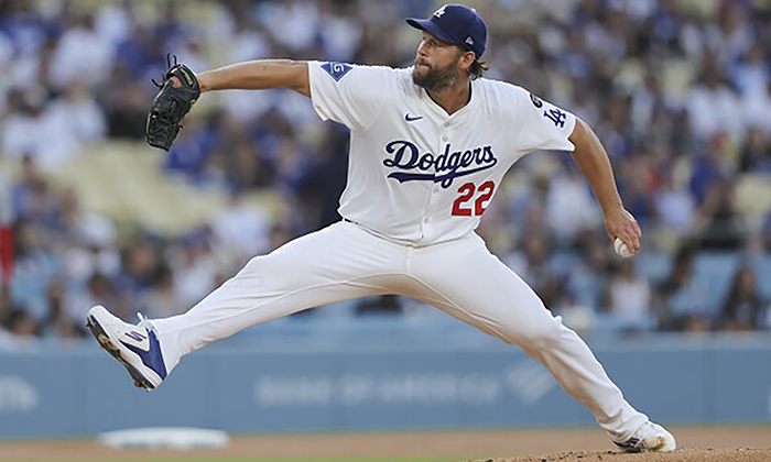 Kershaw lleva al triunfo a Dodgers ante Azulejos
