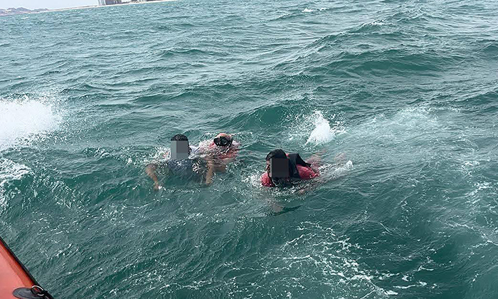 Rescatan a dos personas tras caer al mar en Puerto Peñasco