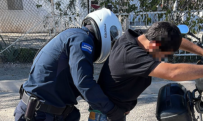 Arremete contra policías y lo detienen en Quintas del Sol