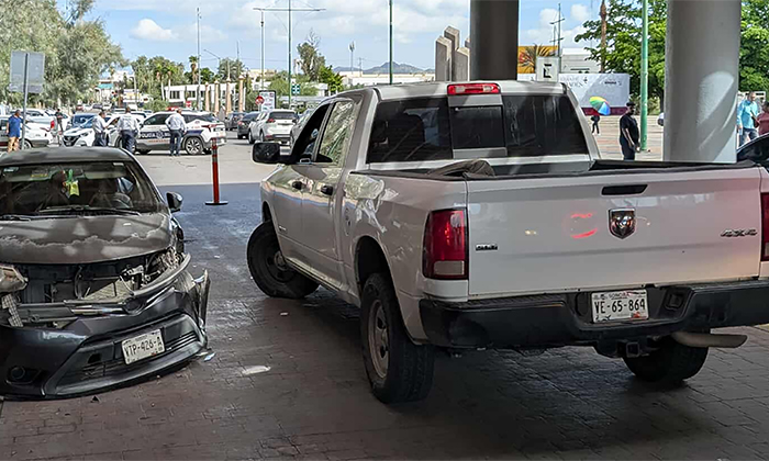Protagoniza auto oficial choque múltiple en el Centro de Gobierno