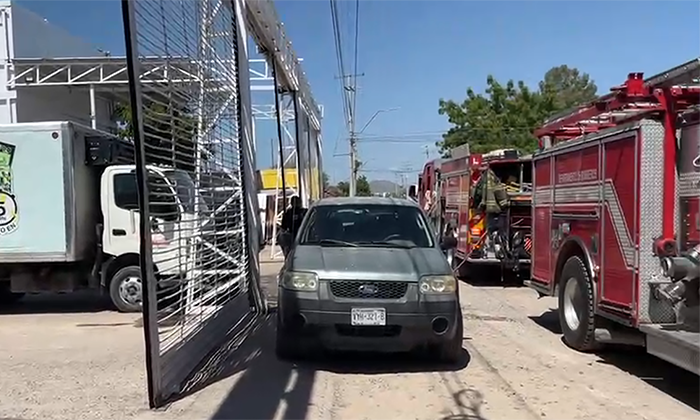 Evacuan a personal de congeladora de puerco en la colonia El Llanito